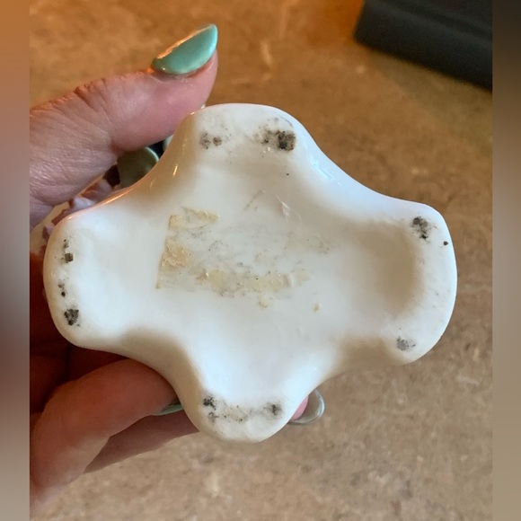 Vintage Porcelain Swan Flower Vase. 3D Adorements & Flowers. Gold Trim. - Picture 7 of 9